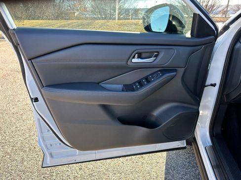 New 2026 Nissan Rogue SV FWD image 10