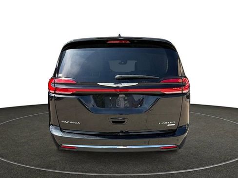 Used 2021 Chrysler Pacifica Limited w/ Premium & Safety Sphere Group AWD/4WD image 5