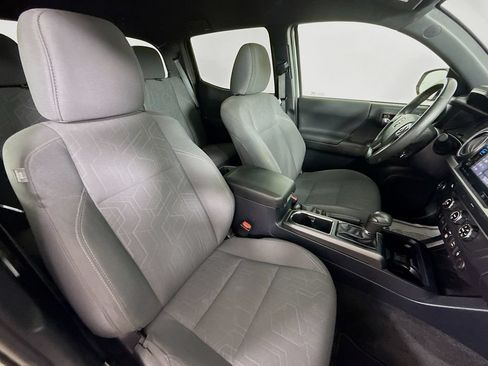Used 2019 Toyota Tacoma TRD Sport w/ Technology Package RWD image 25