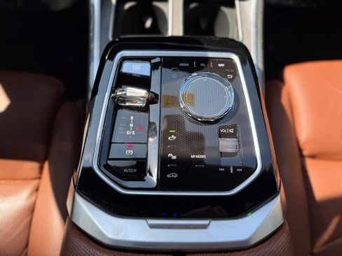 Used 2023 BMW 740i w/ Executive Package image 16