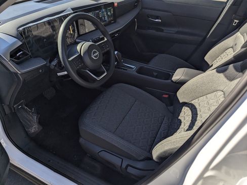 New 2026 Nissan Kicks SV image 9