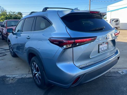 Used 2024 Toyota Highlander XLE AWD/4WD image 6