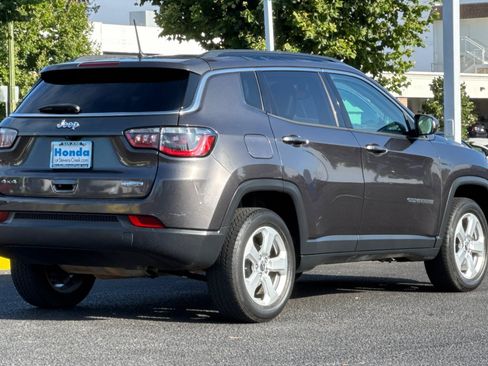 Used 2018 Jeep Compass Latitude AWD/4WD image 9