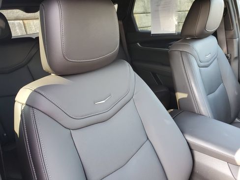 Used 2023 Cadillac XT5 Premium Luxury w/ Technology Package AWD/4WD image 35