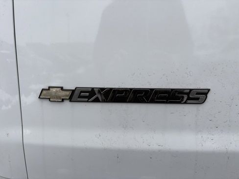 Used 2024 Chevrolet Express 2500 w/ Driver Convenience Package image 6
