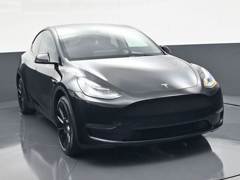 Used 2023 Tesla Model Y Long Range image 10