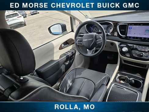 Used 2022 Chrysler Pacifica Limited w/ Uconnect Theater Family Group AWD/4WD image 23