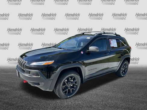 Used 2018 Jeep Cherokee Trailhawk AWD/4WD image 5