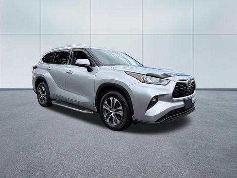 Used 2020 Toyota Highlander XLE FWD image 4