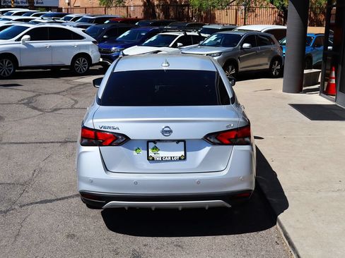 Used 2021 Nissan Versa SV FWD image 10