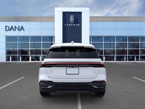 New 2025 Lincoln Nautilus Premier image 5