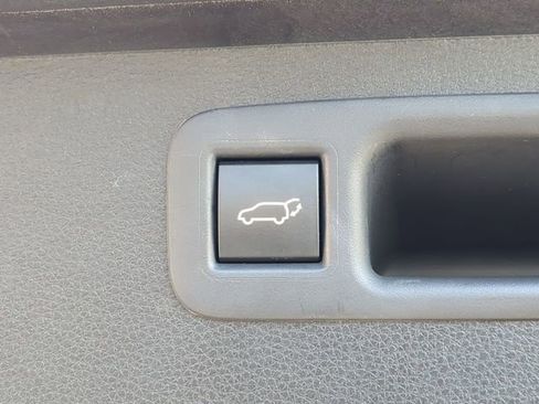 Used 2023 Toyota Highlander XLE image 16