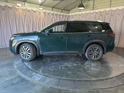 Used 2024 Nissan Pathfinder SL w/ SL Premium Package FWD image 8