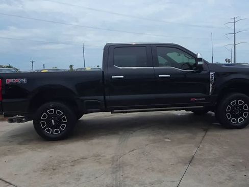 Used 2023 Ford F250 Platinum AWD/4WD image 9