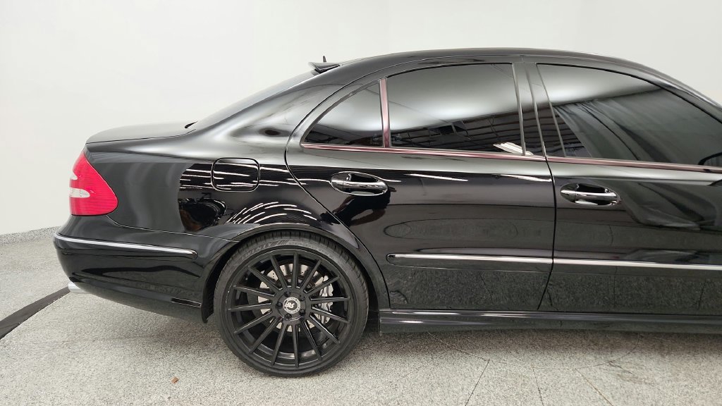 Used 2005 Mercedes-Benz E 55 AMG Sedan image 17