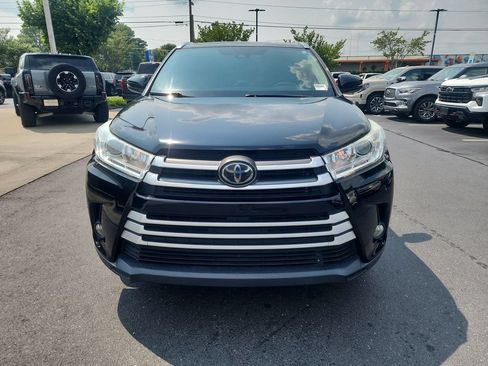 Used 2019 Toyota Highlander XLE AWD/4WD image 3
