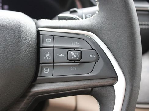 New 2025 Jeep Grand Cherokee L Limited w/ Luxury Tech Group II AWD/4WD image 24