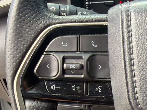 Used 2022 Toyota Tundra Limited w/ Power Package AWD/4WD image 36