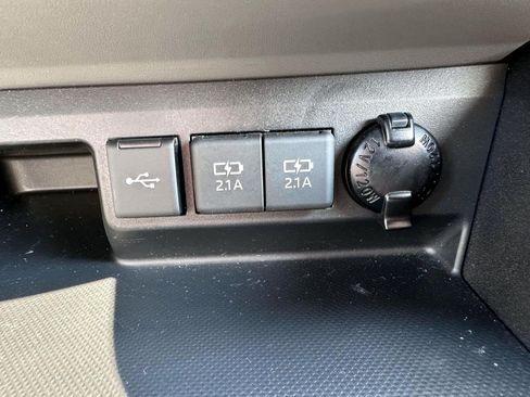 Used 2020 Toyota Highlander L AWD/4WD image 24