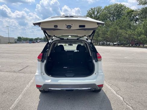 Used 2018 Nissan Rogue SV FWD image 18