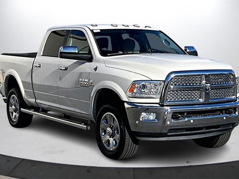 Used 2016 RAM 2500 Laramie w/ Convenience Group image 2