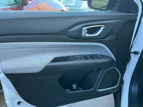 Used 2025 Jeep Compass Latitude image 18