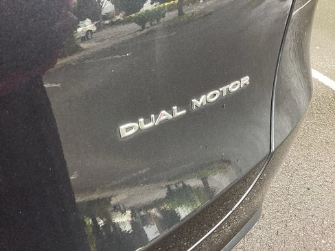 Used 2024 Tesla Model Y Long Range AWD/4WD image 16