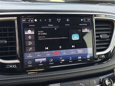 Used 2024 Chrysler Pacifica Select image 19