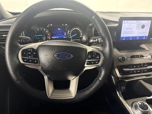 Used 2024 Ford Explorer XLT AWD/4WD image 22