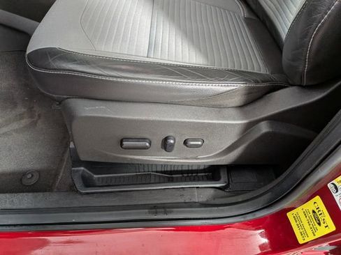 Used 2019 Ford Escape SE FWD image 15