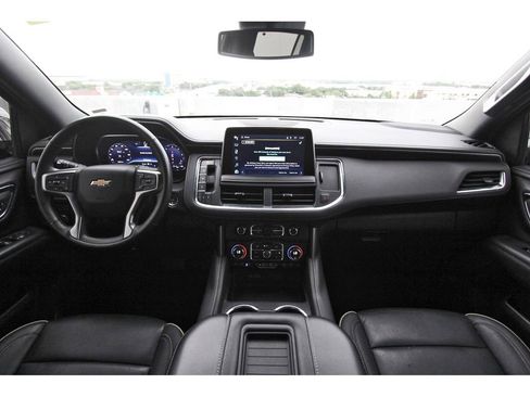 Used 2024 Chevrolet Suburban Premier RWD image 9