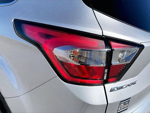 Used 2017 Ford Escape SE image 27