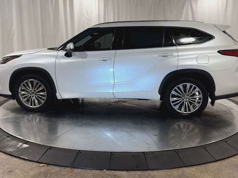 Used 2022 Toyota Highlander Platinum image 7