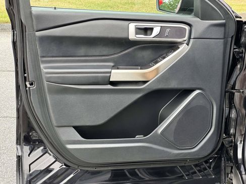 Certified 2023 Ford Explorer XLT RWD image 15