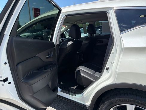 Certified 2022 Nissan Murano SL w/ Cargo Package FWD image 17