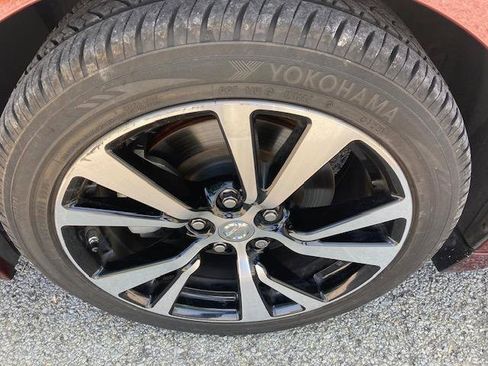 Used 2017 Nissan Maxima Platinum FWD image 11