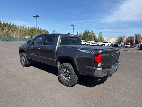 Used 2018 Toyota Tacoma TRD Off-Road image 5