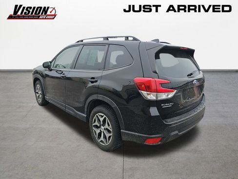 Used 2023 Subaru Forester Premium image 7