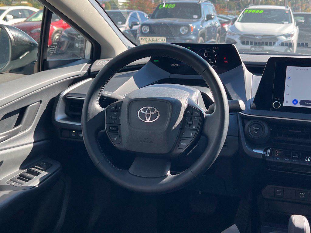 Used 2025 Toyota Prius LE FWD image 11