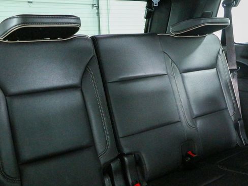 Used 2023 GMC Yukon SLT w/ SLT Luxury Package RWD image 33