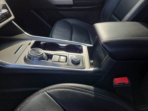 Used 2022 Ford Explorer XLT w/ Equipment Group 202A image 22