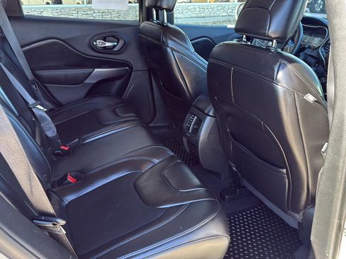 Used 2019 Jeep Cherokee Latitude Plus w/ Cold Weather Group image 14