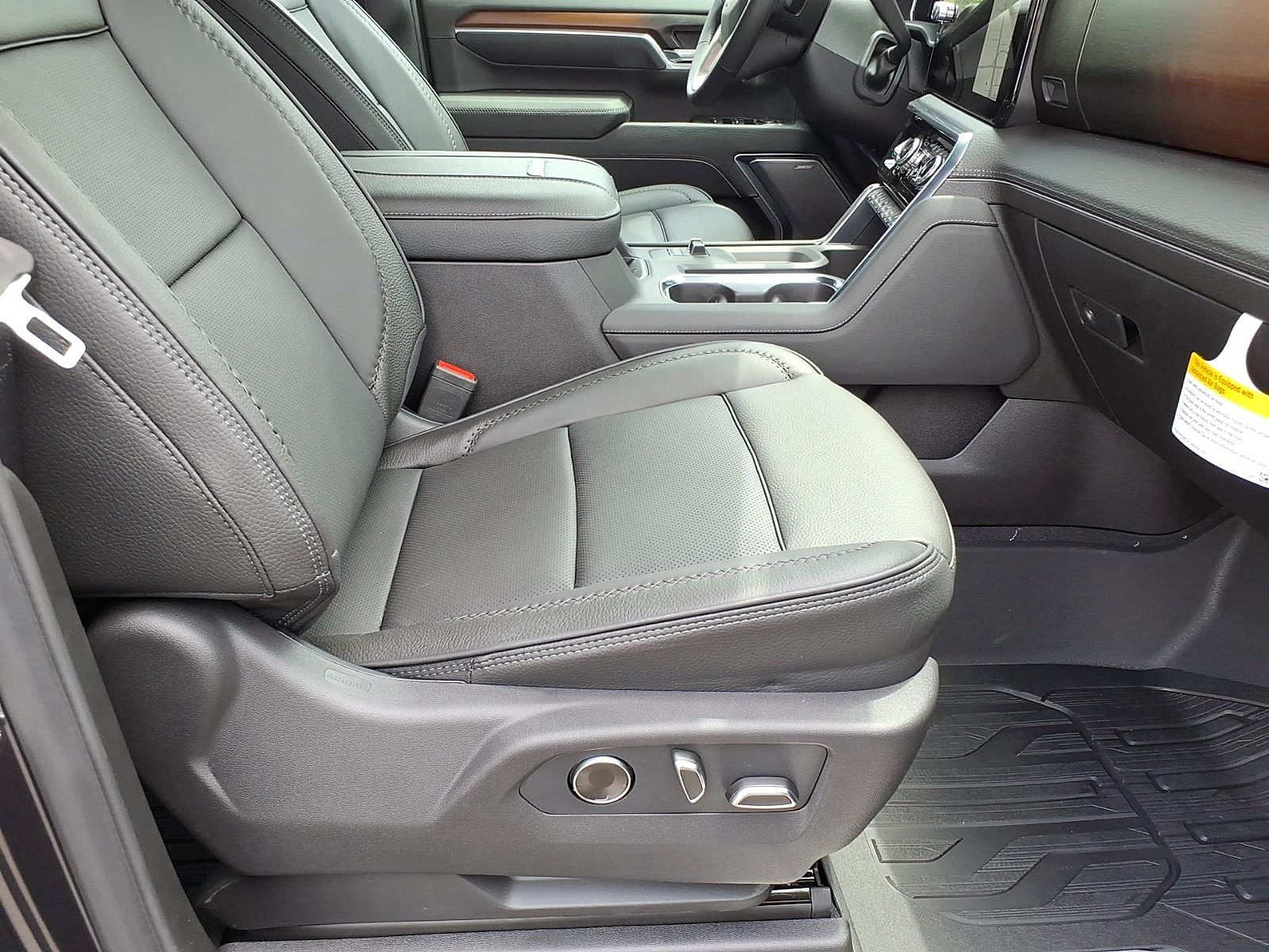 New 2026 GMC Sierra 2500 Denali w/ LPO, GMC Protection Package AWD/4WD image 8
