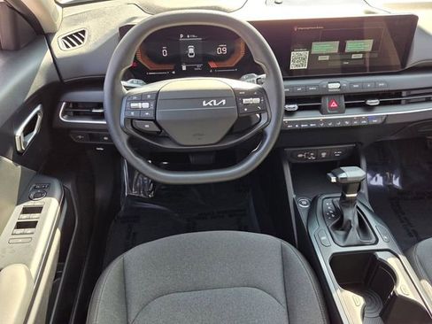 Used 2025 Kia K4 LXS FWD image 10
