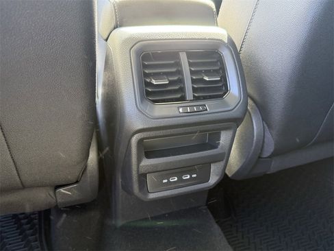 New 2026 Volkswagen Taos SE image 25