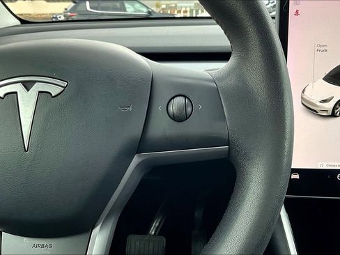 Used 2020 Tesla Model Y Long Range image 18