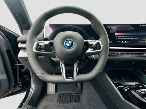 Used 2027 BMW 550e xDrive w/ Executive Package AWD/4WD image 11