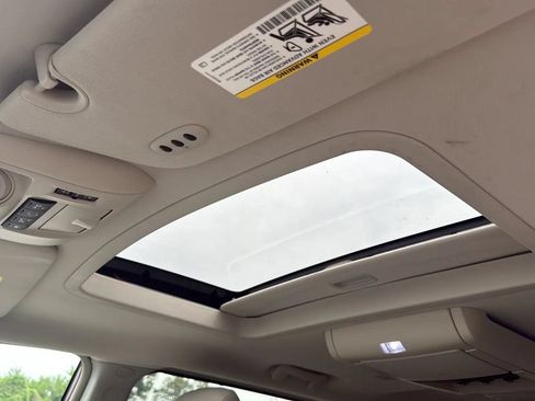 Used 2014 Chrysler Town & Country Limited w/ Luxury Group FWD image 22