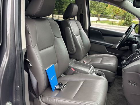 Used 2015 Honda Odyssey Touring Elite image 12
