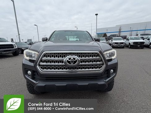 Used 2016 Toyota Tacoma TRD Off-Road image 15